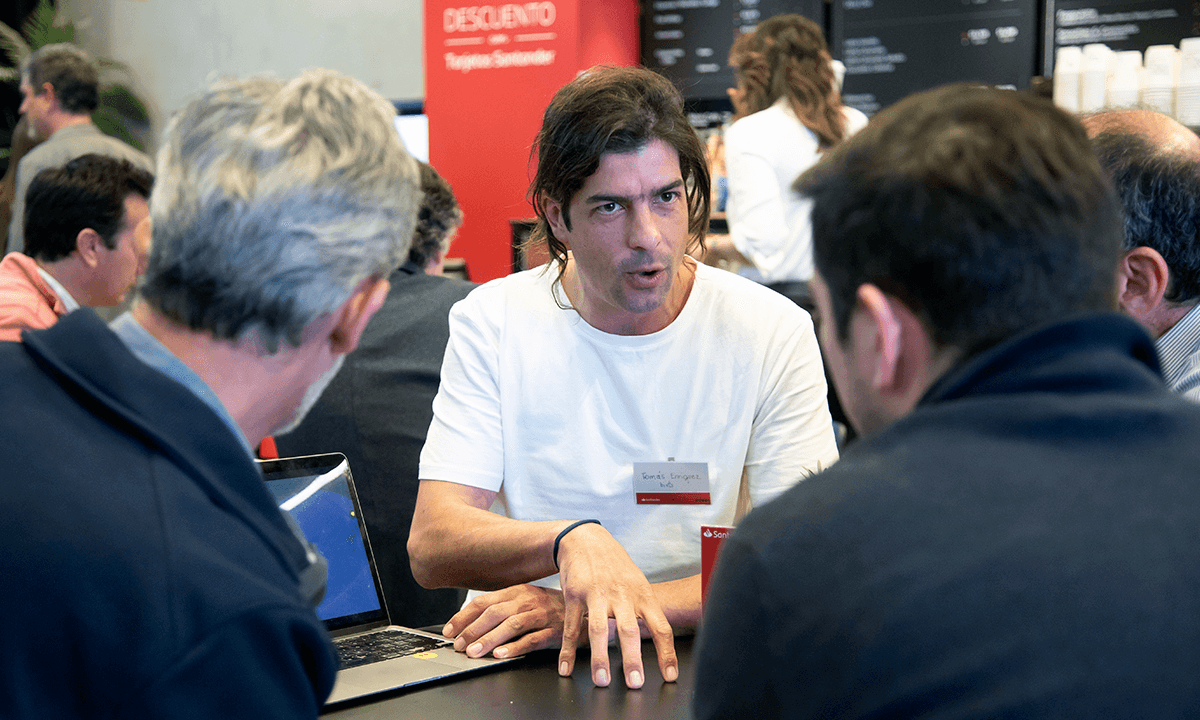 Equipo Socialab colaborando